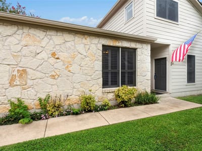 Living area at 7500 Shadowridge Run Unit #34 - 4 bed 3 bath home