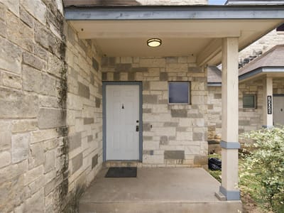 Living area at 7502 Lazy Creek DR - Northridge Park Sec 02 Ph A-1, Austin, TX