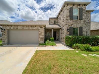 Living area at 751 Whitetail DR - 4 bed 4 bath home