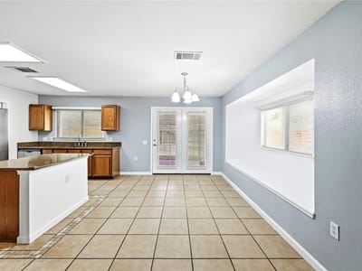 Photo 4 of 16 at 7516 Cats Eye LN - 3 bed 2 bath home