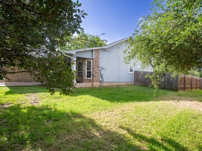 Living area at 752 Faircrest DR - 3 bed 2 bath home