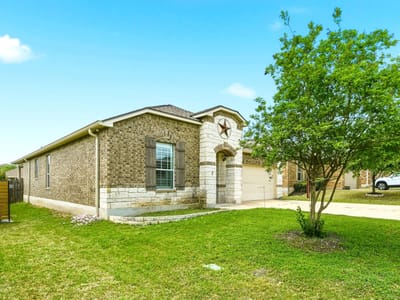 Living area at 755 Hoot Owl LN - 3 bed 2 bath home