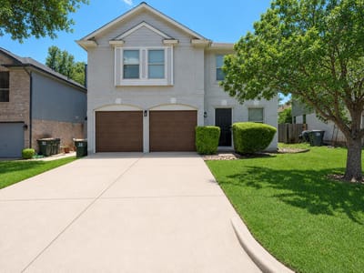 Living area at 7601 Windrush DR - 3 bed 2 bath home
