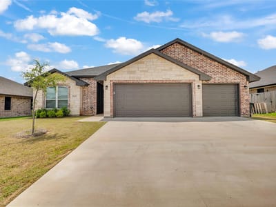 Living area at 7611 Iridium Dr - 4 bed 3 bath home