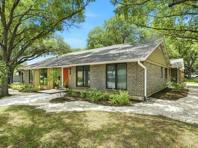 Living area at 7612 Shoal Creek BLVD - 3 bed 2 bath home