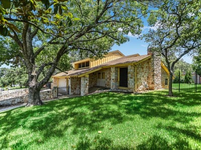 Property photo 2 at 7644 Parkview Cir - 4 bed 2 bath home