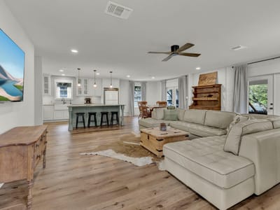 Photo 2 of 40 at 767 Valley Oaks Dr - 4 bed 2 bath home