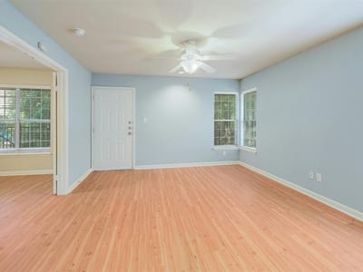 Living area at 7685 Northcross Dr Unit #524 - 1 bed 1 bath home