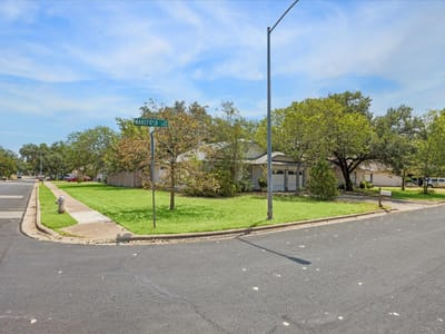 Property photo 3 at 7701 Wakefield DR - 3 bed 2 bath home