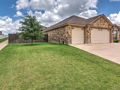 Photo 3 of 37 at 7800 Preston Hollow DR - 4 bed 3 bath home
