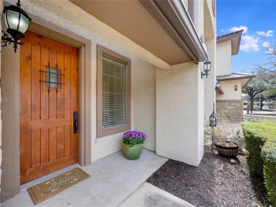 Living area at 7800 Southwest PKWY Unit #412 - 3 bed 2 bath home