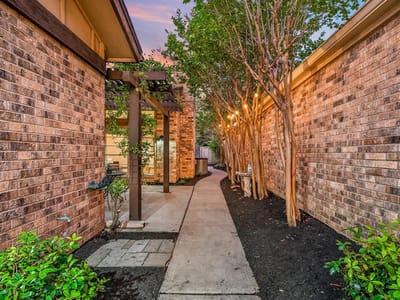 Photo 2 of 40 at 7811 Ridgeline DR - 2 bed 2 bath home