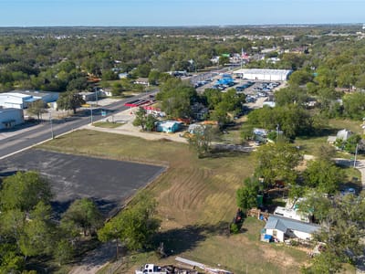 Primary bedroom at 784 W Court St - West #1, Seguin, TX