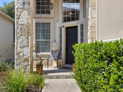 Living area at 7901 Southwest PKWY Unit #4 - 3 bed 2 bath home