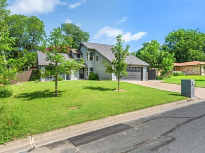 Living area at 7906 Keneshaw DR - 4 bed 2 bath home