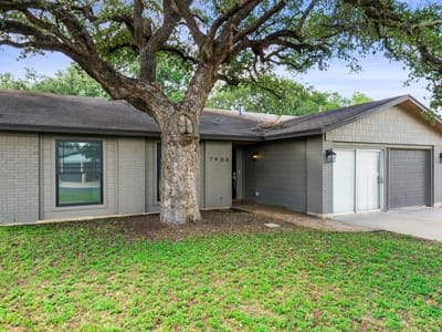 Living area at 7906 Wycombe DR - 3 bed 2 bath home