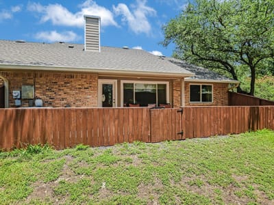 Living area at 7911 Cavalry CT - 2 bed 2 bath home