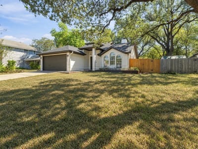 Photo 2 of 33 at 7911 Willet TRL - 3 bed 2 bath home