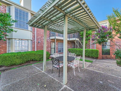 Living area at 7920 Rockwood Ln Unit #203 - 1 bed 1 bath home