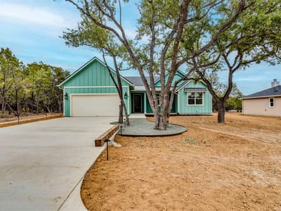 Living area at 8 Huisache Ln - 4 bed 2 bath home