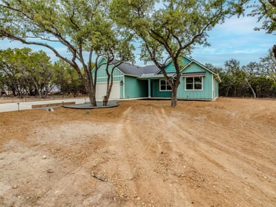 Kitchen at 8 Huisache Ln - 4 bed 2 bath home