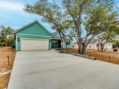 Primary bedroom at 8 Huisache Ln - 4 bed 2 bath home
