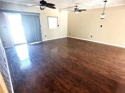 Photo 3 of 10 at 8 W Mesquite Ave - Rogers, Rogers, TX