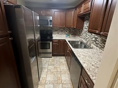 Photo 4 of 10 at 8 W Mesquite Ave - Rogers, Rogers, TX
