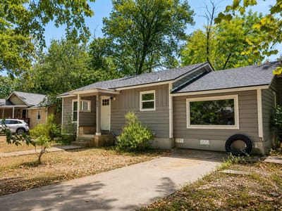 Property photo 2 at 800 Barbara DR - 3 bed 2 bath home