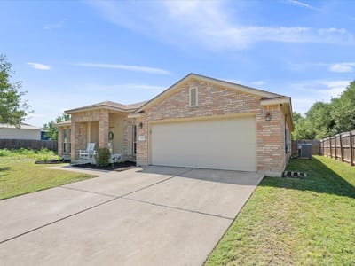 Living area at 800 Cattail CIR - 4 bed 3 bath home