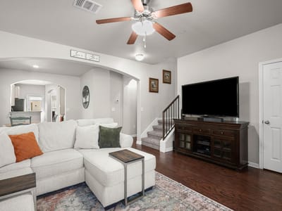 Property photo 5 at 800 Lost Pines LN - 3 bed 2 bath home