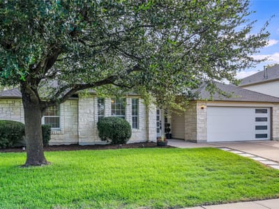 Living area at 800 Portchester Castle PATH - 4 bed 2 bath home