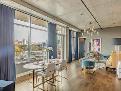 Living area at 800 W 5th ST Unit #606 - 1 bed 1 bath home