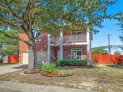 Primary bedroom at 800 Windsor Hills DR - 5 bed 3 bath home