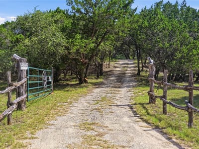 Property photo 4 at 800 Woodcreek Ranch RD - 3 bed 2 bath home