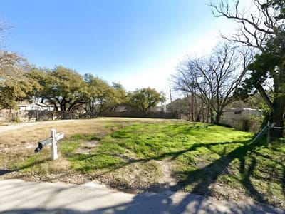 Living area at 8003 Persimmon Trl - Greenleaf Estates Sec 02, Austin, TX