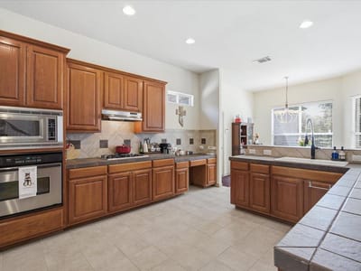 Photo 3 of 37 at 8005 Davis Mountain PASS - 4 bed 4 bath home