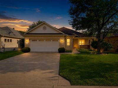 Living area at 801 Caprock Canyon TRL - 3 bed 2 bath home