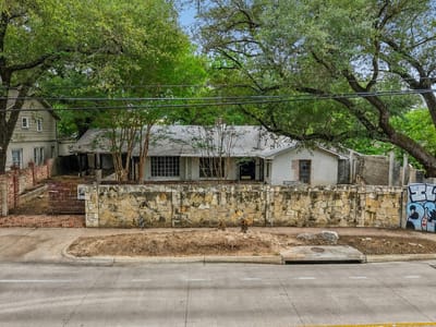 Living area at 801 E 32nd ST - Division C, Austin, TX