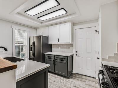 Property photo 4 at 801 E Central DR - 3 bed 2 bath home