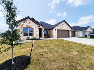 Property photo 2 at 801 Golden Eagle CV - 3 bed 2 bath home