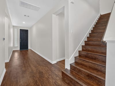 Property photo 5 at 8013 Turnberry LN - 5 bed 3 bath home