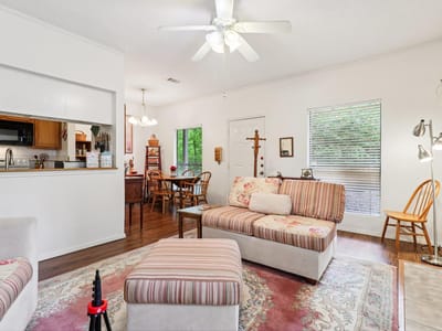 Living area at 802 S 1st St Unit #121 - 1 bed 1 bath home