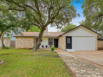 Living area at 8022 Scotland Yard - 4 bed 2 bath home