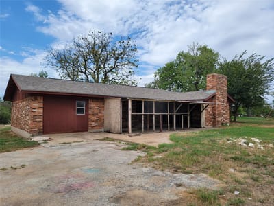 Property photo 4 at 803 E 2nd ST - 4 bed 2 bath home