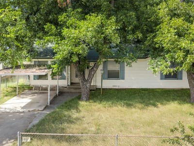 Kitchen at 803 E Avenue G Ave - 3 bed 1 bath home