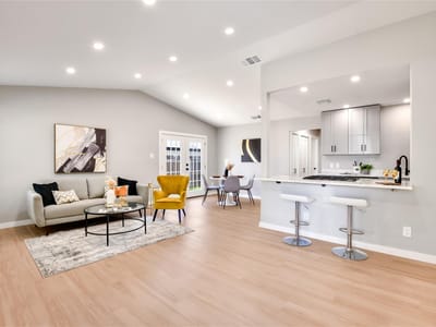 Living area at 803 Kavanagh DR - 3 bed 2 bath home