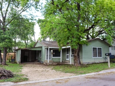 Living area at 803 Third ST - 3 bed 1 bath home