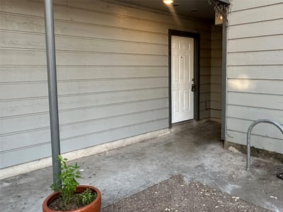 Living area at 803 W 28th St Unit #106 - 2 bed 2 bath home