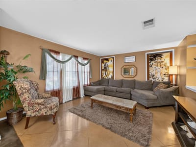 Living area at 804 Cisco Valley CV - 4 bed 2 bath home